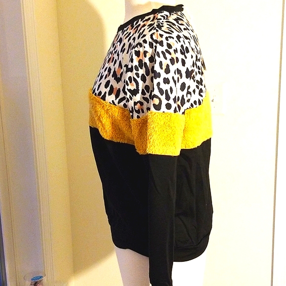 ⭐Suvimuga ⭐💛Yellow & Black Leopard Color Block Top - Picture 4 of 8